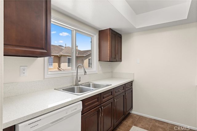 18961 Florida Street 8, Huntington Beach, CA 92648