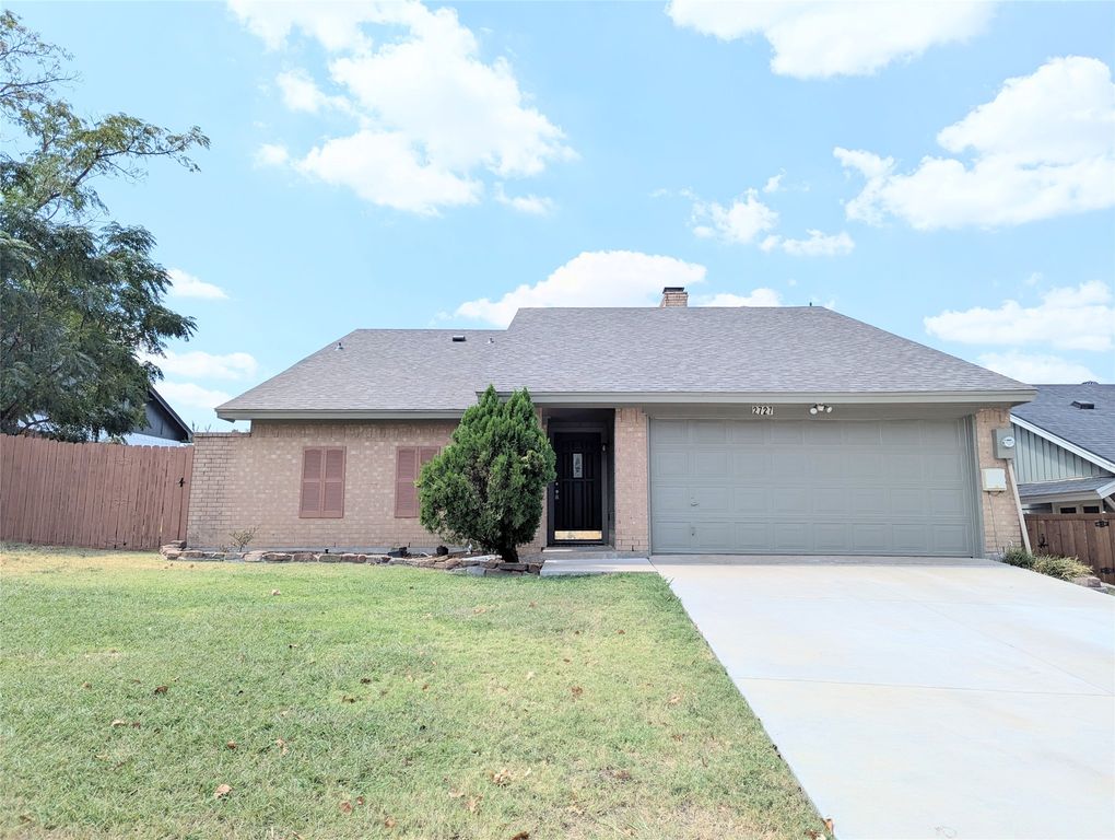 2727 Colonial Drive, Carrollton, TX 75007 — exterior