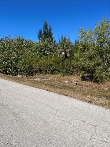 3500 Tropical Point DR, St James City, FL 33956