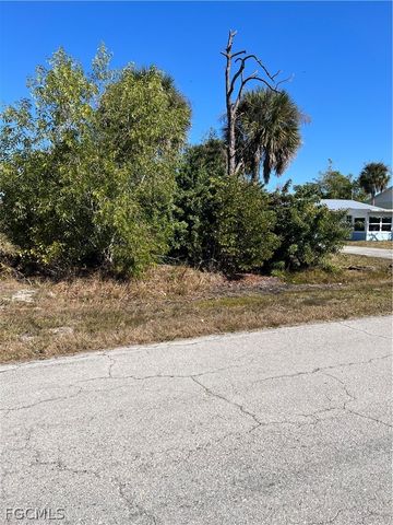 3500 Tropical Point DR, St James City, FL 33956