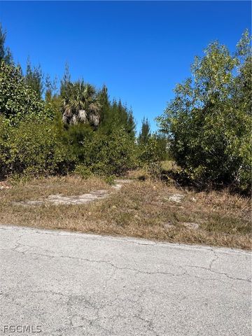 3500 Tropical Point DR, St James City, FL 33956