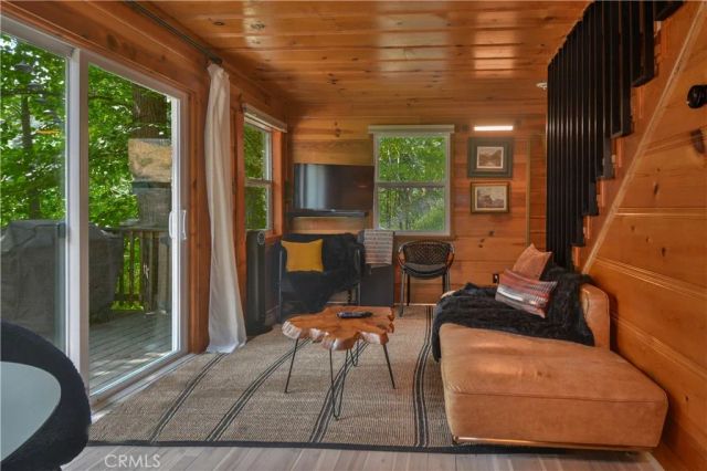 761 Arrowhead Villa Road, Lake Arrowhead, CA 92352