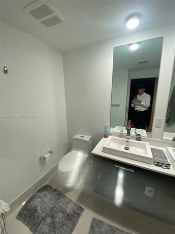 45 SW 9th St 1005, Miami, FL 33130