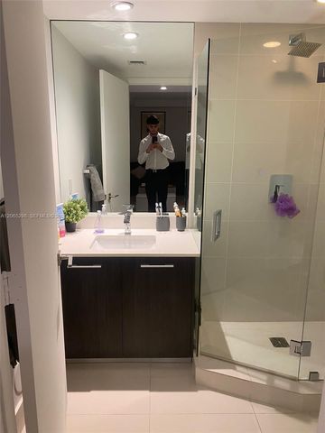 45 SW 9th St 1005, Miami, FL 33130