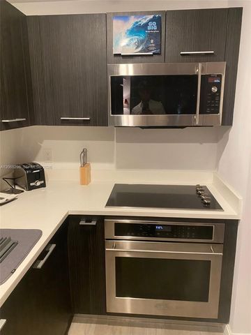 45 SW 9th St 1005, Miami, FL 33130