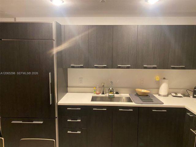 45 SW 9th St 1005, Miami, FL 33130