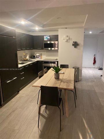 45 SW 9th St 1005, Miami, FL 33130