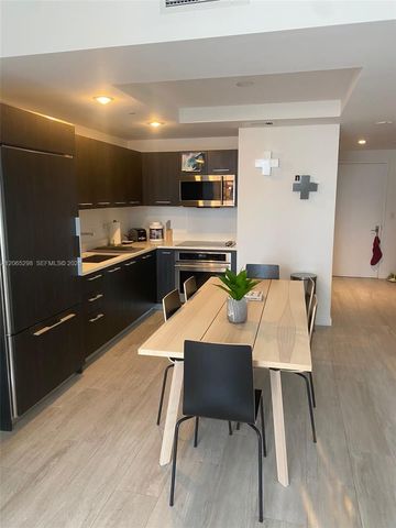 45 SW 9th St 1005, Miami, FL 33130