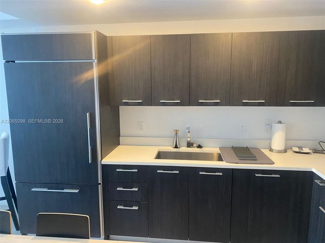 45 SW 9th St 1005, Miami, FL 33130