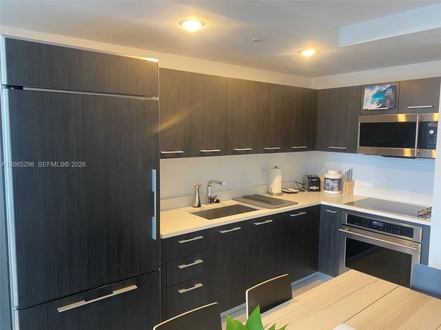 45 SW 9th St 1005, Miami, FL 33130