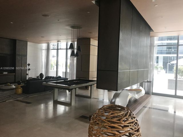 45 SW 9th St 1005, Miami, FL 33130