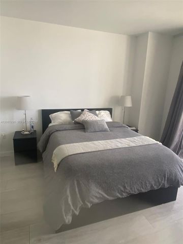 45 SW 9th St 1005, Miami, FL 33130