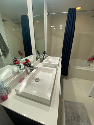 45 SW 9th St 1005, Miami, FL 33130