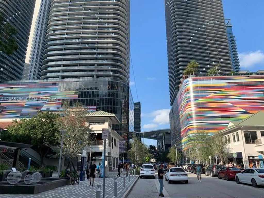 45 SW 9th St 1005, Miami, FL 33130
