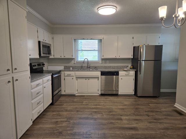 95 Sunset Dr, Waverly, TN 37185