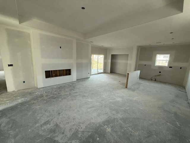 8968 E Forbes Cir, Bel Aire, KS 67226