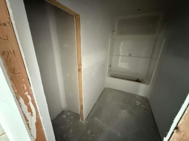 8968 E Forbes Cir, Bel Aire, KS 67226