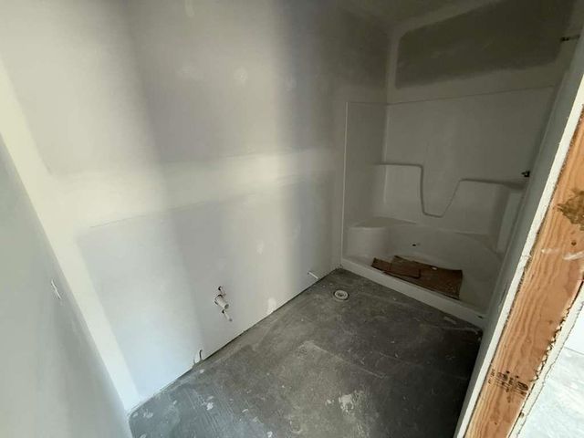 8968 E Forbes Cir, Bel Aire, KS 67226