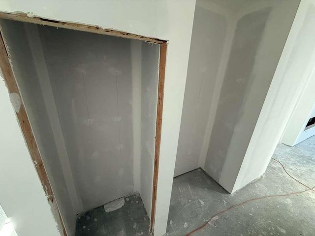 8968 E Forbes Cir, Bel Aire, KS 67226