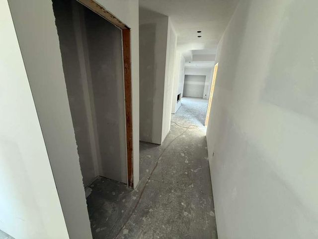 8968 E Forbes Cir, Bel Aire, KS 67226