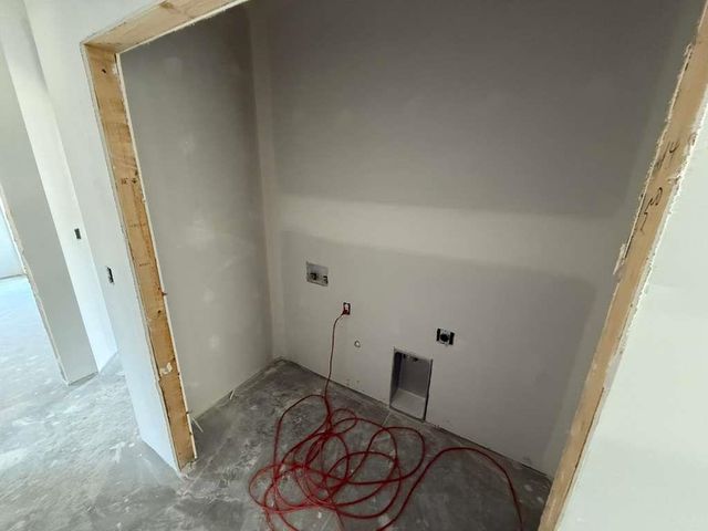 8968 E Forbes Cir, Bel Aire, KS 67226