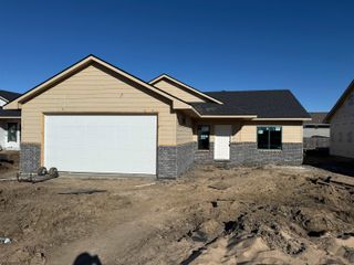 8968 E Forbes Cir, Bel Aire, KS 67226