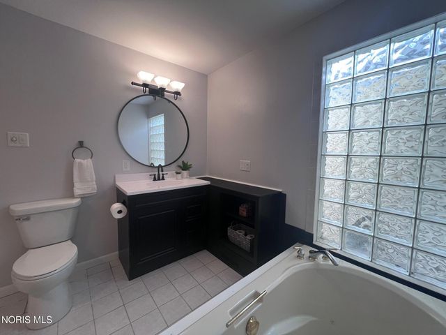 6079 Whiteford Center Road, Toledo, OH 43613