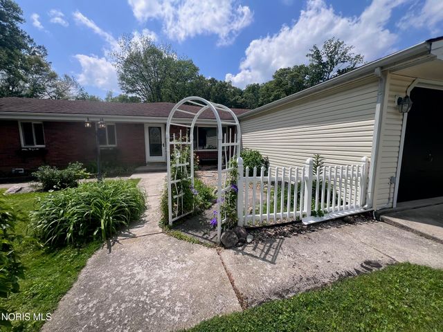 6079 Whiteford Center Road, Toledo, OH 43613