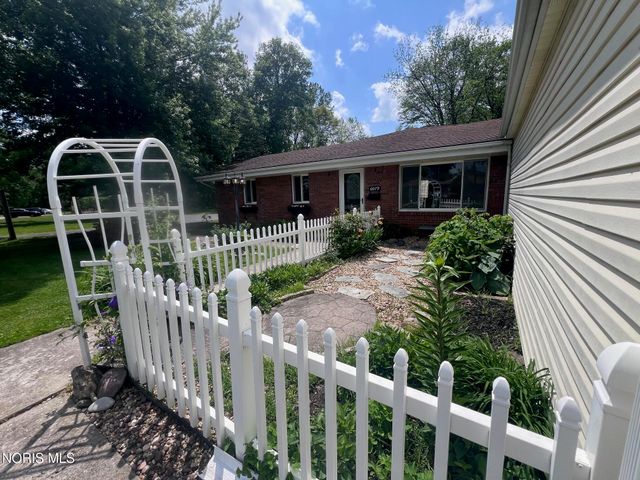 6079 Whiteford Center Road, Toledo, OH 43613