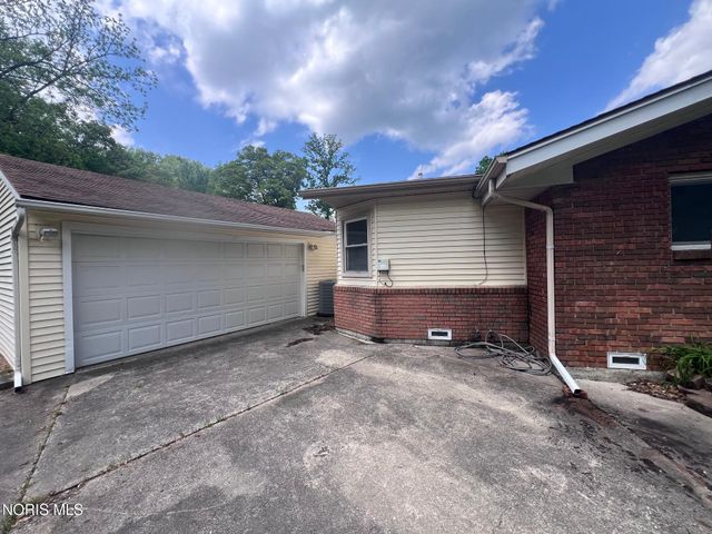 6079 Whiteford Center Road, Toledo, OH 43613