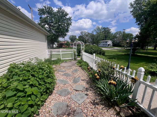 6079 Whiteford Center Road, Toledo, OH 43613