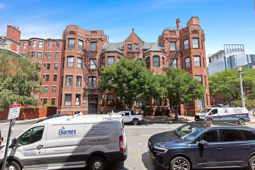 50 Hereford 4, Boston, MA 02115