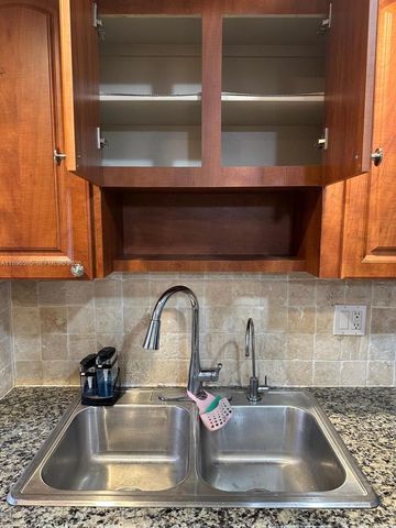 9848 Marina Boulevard 811, Boca Raton, FL 33428