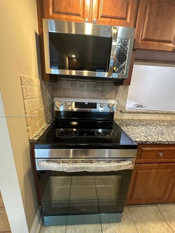 9848 Marina Boulevard 811, Boca Raton, FL 33428