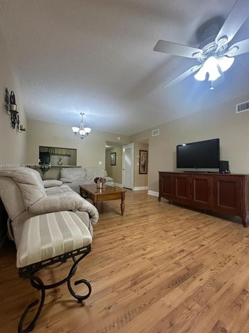 9848 Marina Boulevard 811, Boca Raton, FL 33428