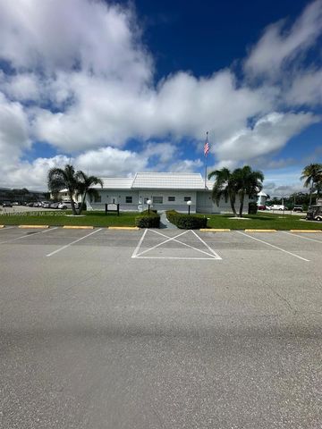 9848 Marina Boulevard 811, Boca Raton, FL 33428