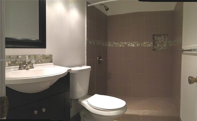 11216 SW 12th St 203, Pembroke Pines, FL 33025