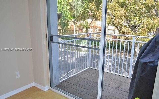 11216 SW 12th St 203, Pembroke Pines, FL 33025