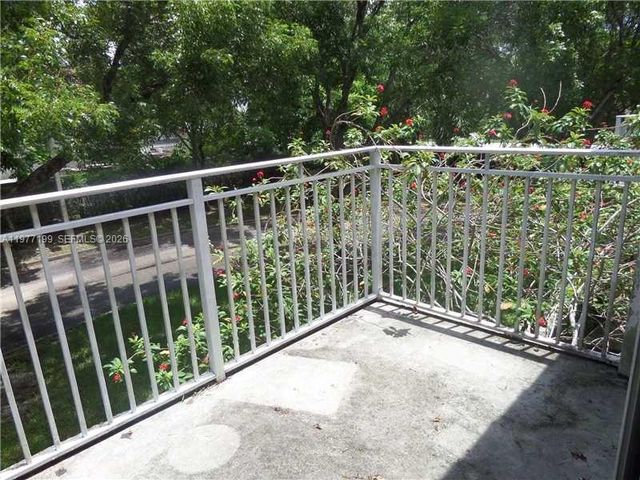 11216 SW 12th St 203, Pembroke Pines, FL 33025