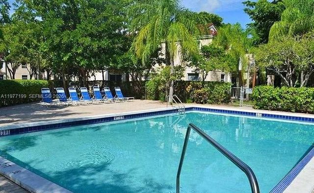 11216 SW 12th St 203, Pembroke Pines, FL 33025