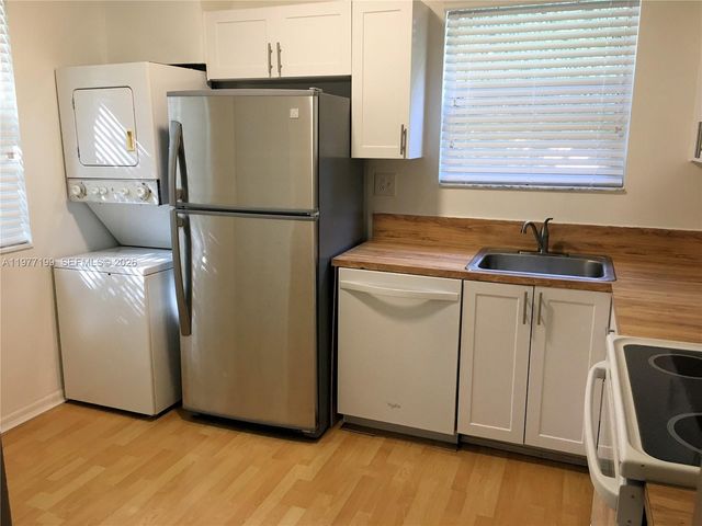 11216 SW 12th St 203, Pembroke Pines, FL 33025