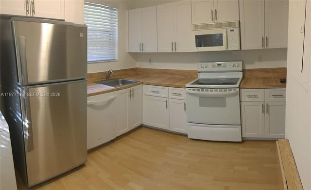 11216 SW 12th St 203, Pembroke Pines, FL 33025