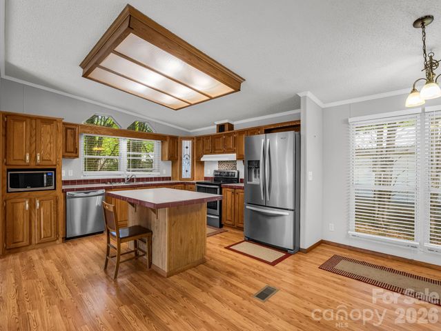 213 Old State Ten Road, Black Mountain, NC 28711