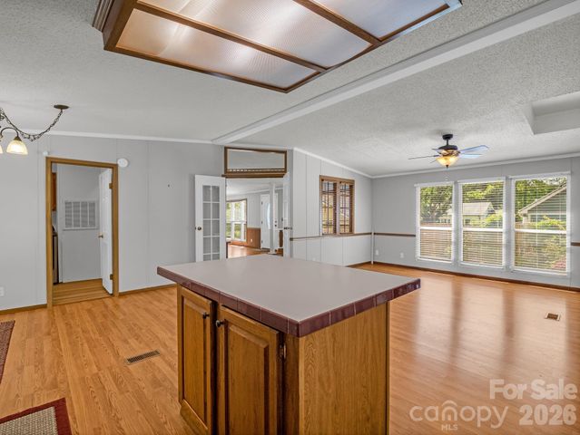 213 Old State Ten Road, Black Mountain, NC 28711