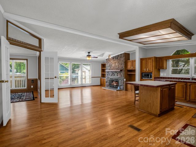 213 Old State Ten Road, Black Mountain, NC 28711