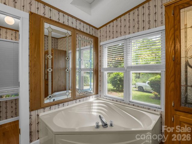 213 Old State Ten Road, Black Mountain, NC 28711