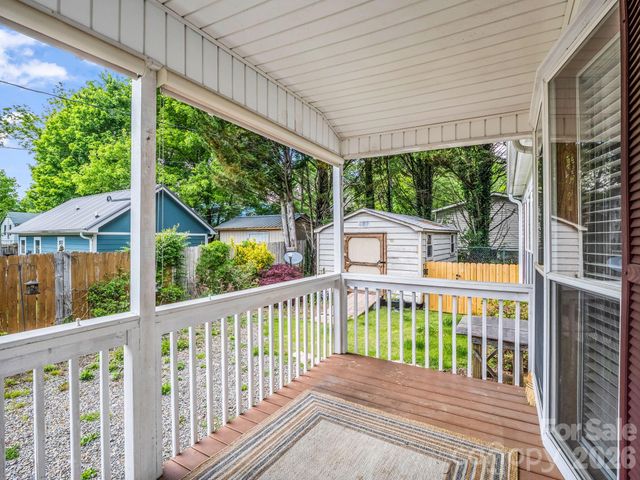 213 Old State Ten Road, Black Mountain, NC 28711