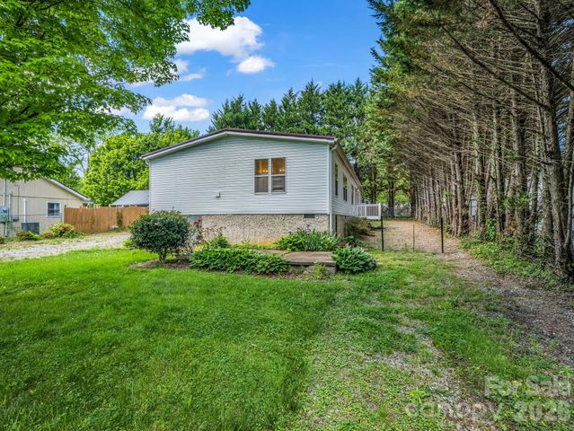 213 Old State Ten Road, Black Mountain, NC 28711