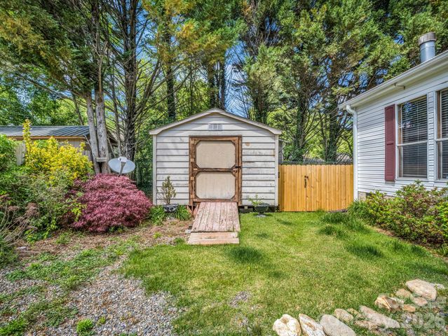 213 Old State Ten Road, Black Mountain, NC 28711