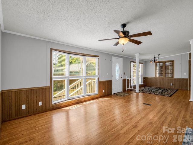 213 Old State Ten Road, Black Mountain, NC 28711